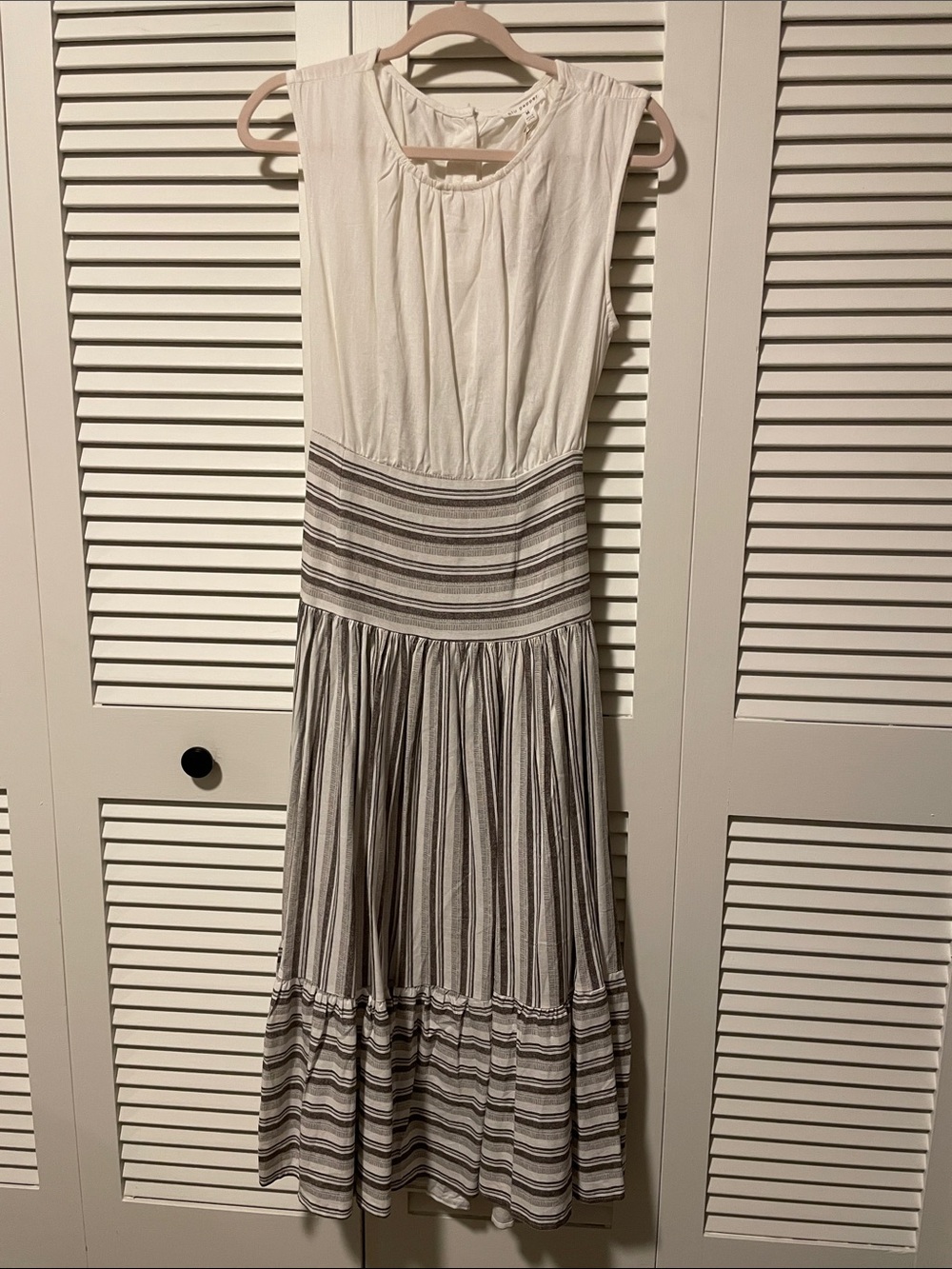 NWT blu pepper Sleeveless White & Gray Striped Waist Midi Dress